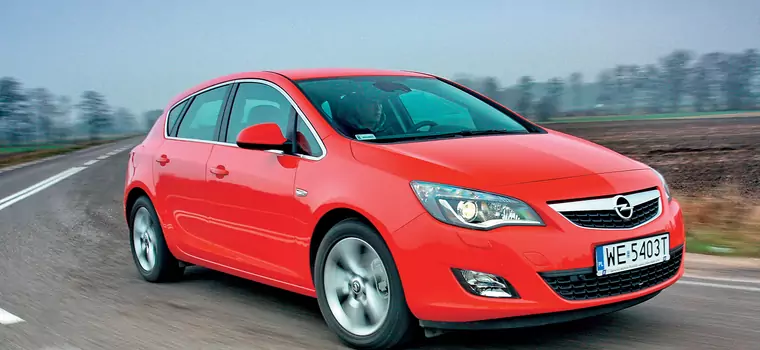 Opel Astra IV (2009-18) – przyjemny wygląd, sporo przestrzeni z przodu, dobre wykończenie