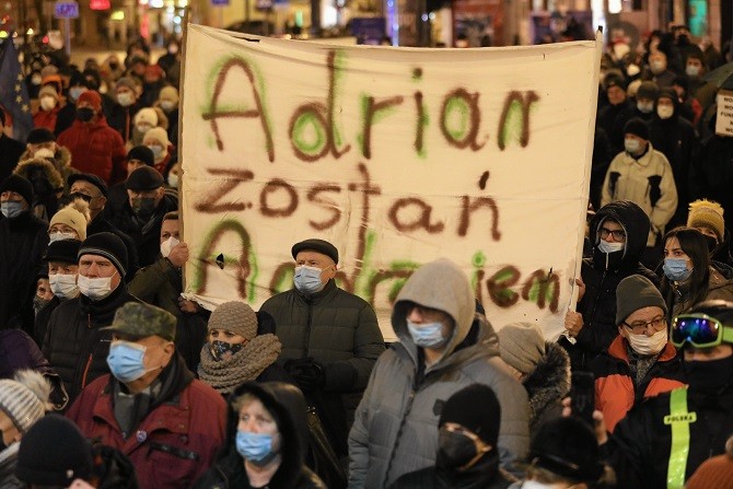 19.12.2021 Lublin , plac Lokietka . Manifestacja '' Veto ! Wolne media Wolni Ludzie Wolna Polska - Lublin '' w obronie wolnych mediow i przeciw '' lex TVN ''. Fot. Jakub Orzechowski / Agencja wyborcza.pl