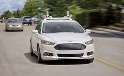 Ford wypuści na rynek rewolucyjny samochód dla Kowalskiego. Bez kierownicy i pedałów [WIDEO]