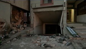 Automobil uleteo u zgradu u Zemunu 