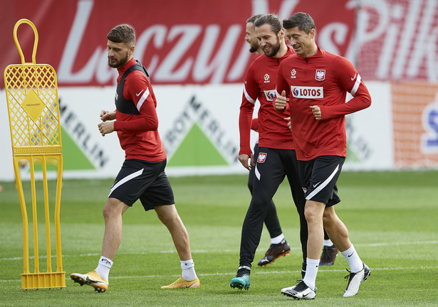 Piłkarze reprezentacji Polski (od lewej): Mateusz Klich, Grzegorz Krychowiak i Robert Lewandowski, podczas treningu kadry w Sopocie