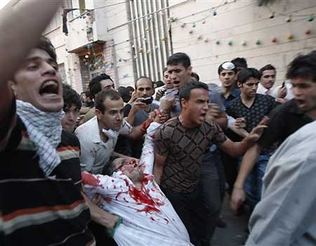 Irańskie władze starają się zablokować dostęp zachodnich mediów do wydarzeń w Teheranie. Zdjęcia irańskich fotografów rozsyłane są za pomocą Twittera i innych serwisów internetowych