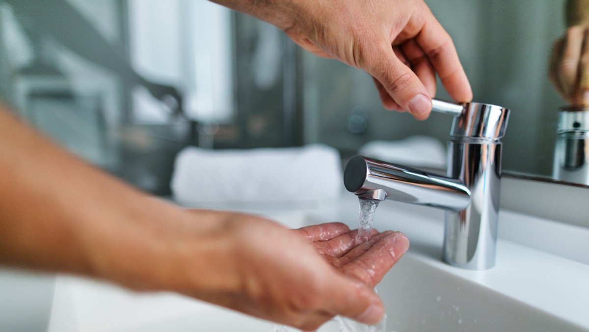 Woda z sieci wodociągowej w gminie Nowa Dęba (Podkarpackie) nie nadaje się do spożycia, mycia owoców i warzyw. Może być używana do celów sanitarnych. Z wodociągu korzysta 18 tys. odbiorców.