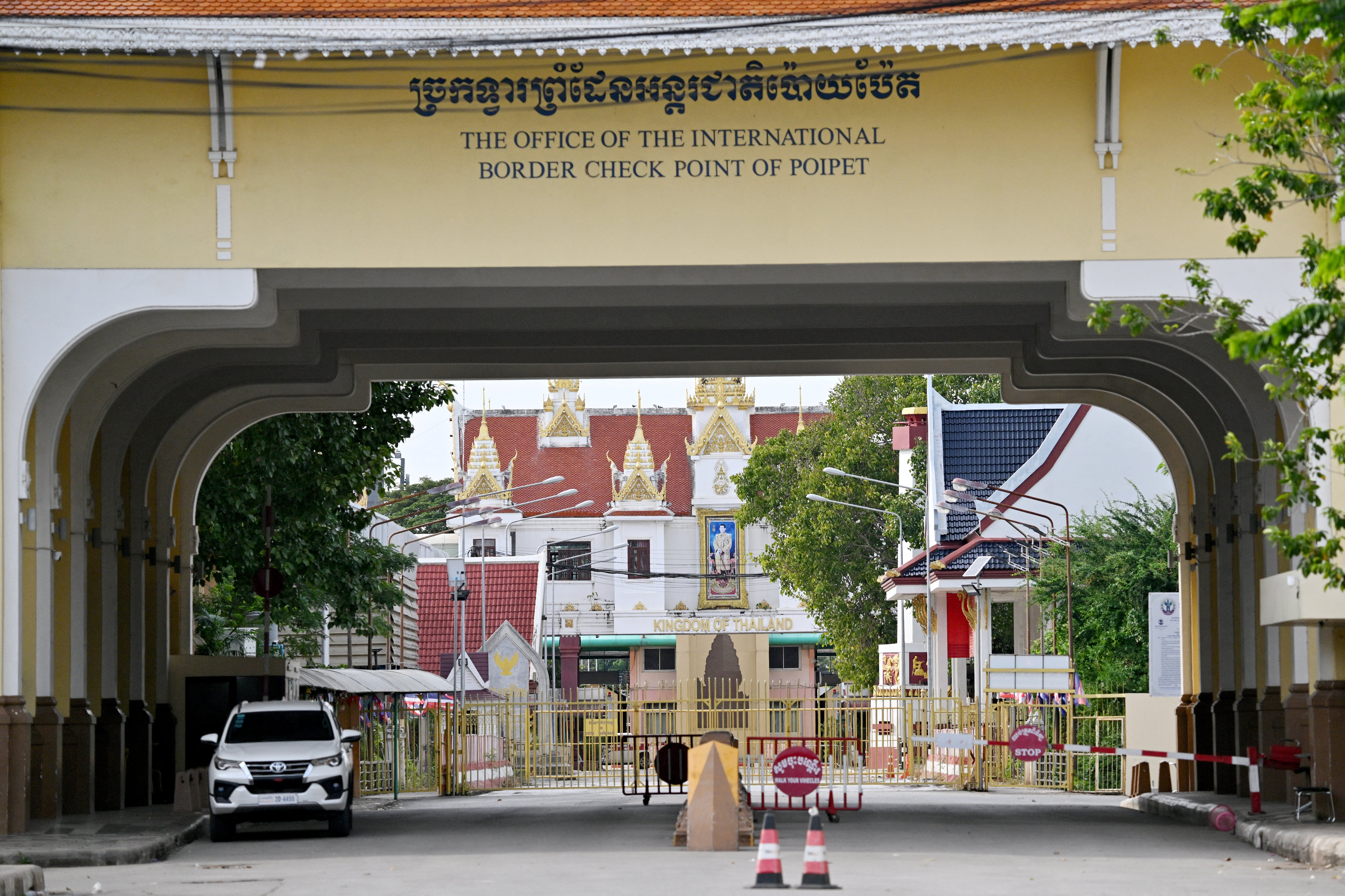 Guerra Cambogia-Thailandia: 33 morti, 600.000 sfollati, confini chiusi