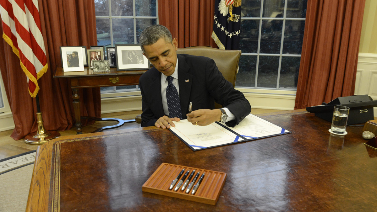 Jak co roku, tuż przed obchodzonym w czwartek Świętem Dziękczynienia, prezydent USA Barack Obama odprawił ceremonię ułaskawienia indyka. Zaszczytu dostąpił dorodny indyk o imieniu Popcorn z Minnesoty, dzięki czemu nie trafi na stół w formie pieczeni.