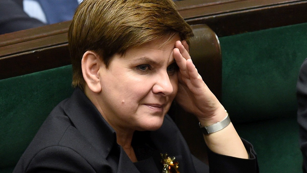 Desygnowana na premiera Beata Szydło w depeszy kondolencyjnej do prezydenta Francji Francois Hollande'a zapewniła "o pełnej solidarności polskiego społeczeństwa i władz Rzeczypospolitej z narodem francuskim".