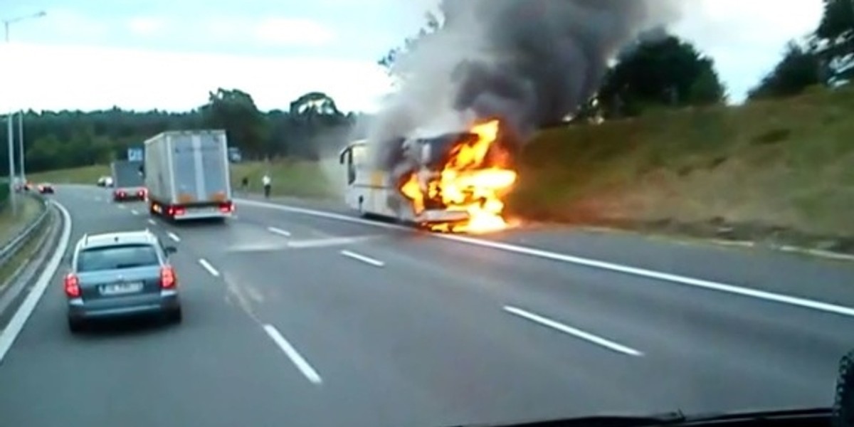 autokar płonie a4 autostrada