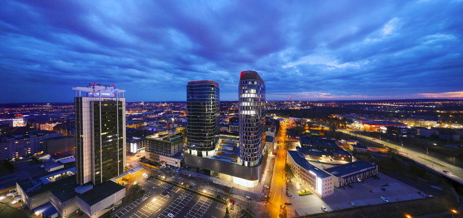 Wysokościowce dają niepowtarzalne widoki na miasto. W Katowicach przybył nowy prestiżowy adres. To 27-piętrowy budynek Global Apartaments Fot. Materiał Partnera