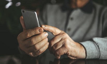 Idős, beteg embereket vertek át az álorvosok