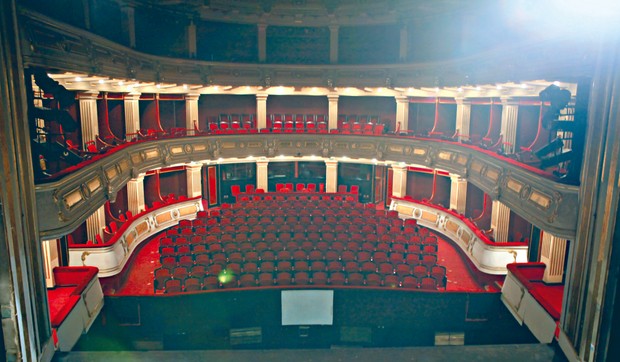 386654_velika-scena-na-narodnom-pozoristu010213ras-foto-m-josida-003