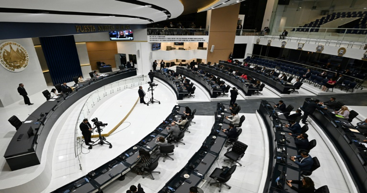 Salvador : le Parlement examine la réélection indéfinie de Bukele