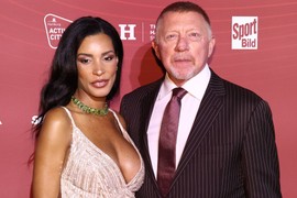 Trudna supruga Borisa Bekera BLISTALA NA GALA DOGAĐAJU u Hamburgu: Najlepše stanje slavi u SPEKTAKULARNOJ HALJINI koja prati liniju tela i naglašava STOMAČIĆ