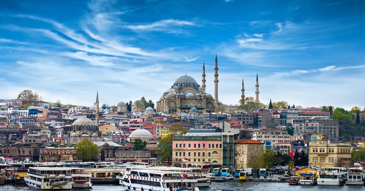 Earthquake in Turkey. Istanbul residents leave their homes en masse