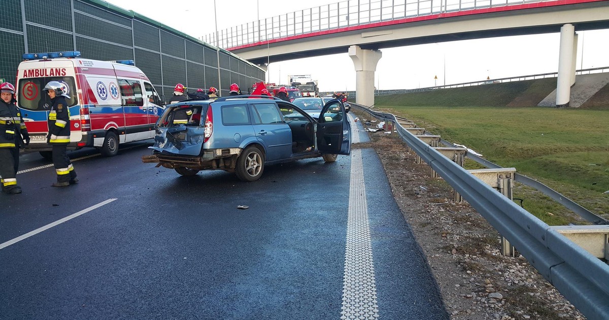 Warszawa Śmiertelny wypadek na S8. Pasażerka wypadła z auta