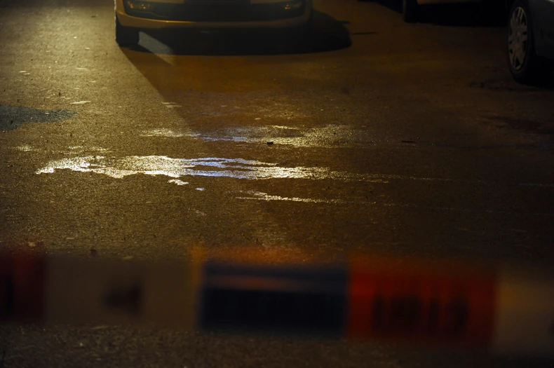 Na ulici su vidljivi tragovi krvi