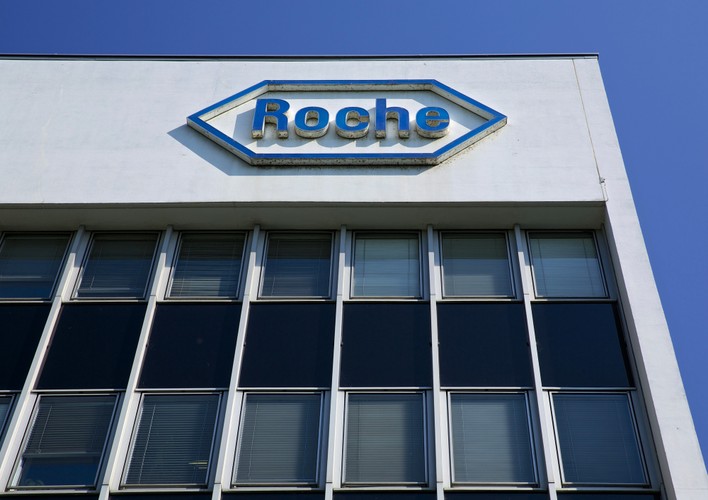 W 1896 roku Fritz Hofmann-La Roche założył firmę, która dziś jest jednym z największych koncernów medycznych na świecie. Z danych Bloomberga wynika, że jego spadkobiercy posiadają wciąż conajmniej połowę akcji spółki. Rodzina Hoffmann-Oeri sprawuje kontrolę nad firmę w sposób demokratyczny - poprzez głosowanie. W zacnej szwajcarskiej familii znajduje się dziś przynajmniej ośmiu miliarderów, a wśród nich dr Andreas Oeri i Andre Hoffmann, którzy zasiadają w radzie dyrektorów Roche.