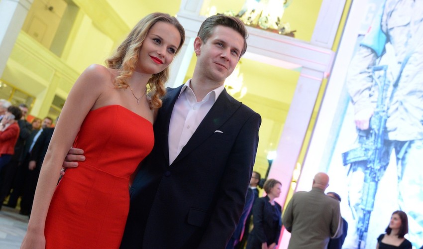 Odtwórca roli sanitariusza Kamila Grada – Antoni Królikowski z Katarzyną Sawczuk