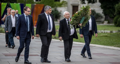 Ostre starcie na Wawelu. Tak przywitano Jarosława Kaczyńskiego i polityków PiS