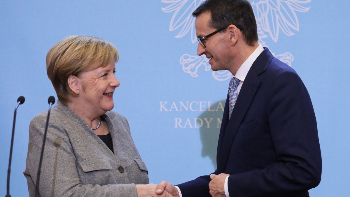 Premier Mateusz Morawiecki i kanclerz Angela Merkel podkreślali dziś w Warszawie to, co łączy Polskę i Niemcy, unikając poruszania tematów spornych, które ostatnio bardzo obciążyły wzajemne relacje 