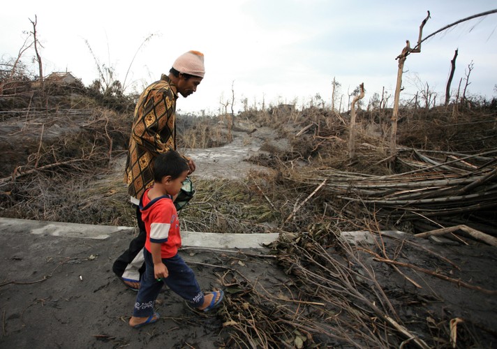 Indonezyjczykozostały tylko gruzy