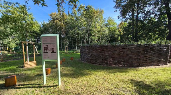 Labirynt z wikliny to jeden z elementów ekologicznych w parku