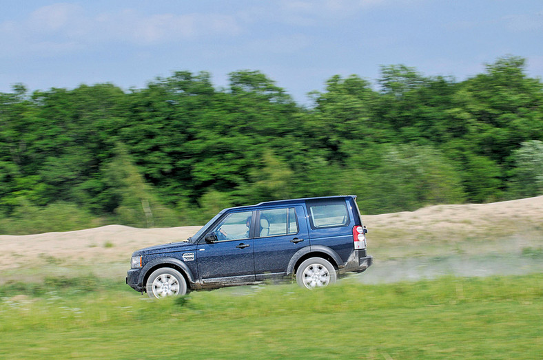 Luksusowe terenówki na wszelki wypadek: Mitsubishi Pajero kontra Toyota Land Cruiser, Land Rover Discovery i Nissan Pathfinder