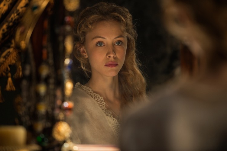 Sarah Gadon w filmie 'Dracula: historia nieznana'