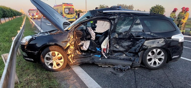 Zderzenie samochodu z karetką w Gnieźnie. Wśród poszkodowanych są dzieci
