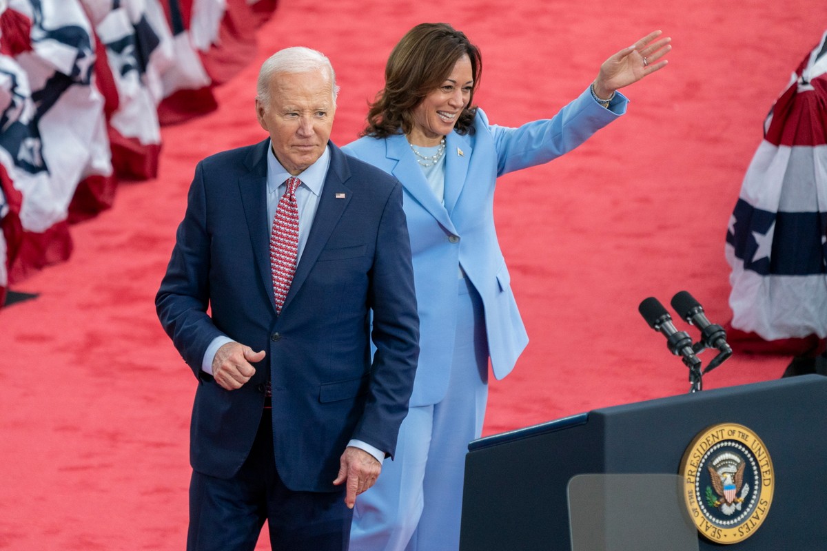 Prezydent USA Joe Biden z wiceprezydent Kamalą Harris podczas wiecu wyborczego w Girard College w Filadelfii, Pensylwania, USA