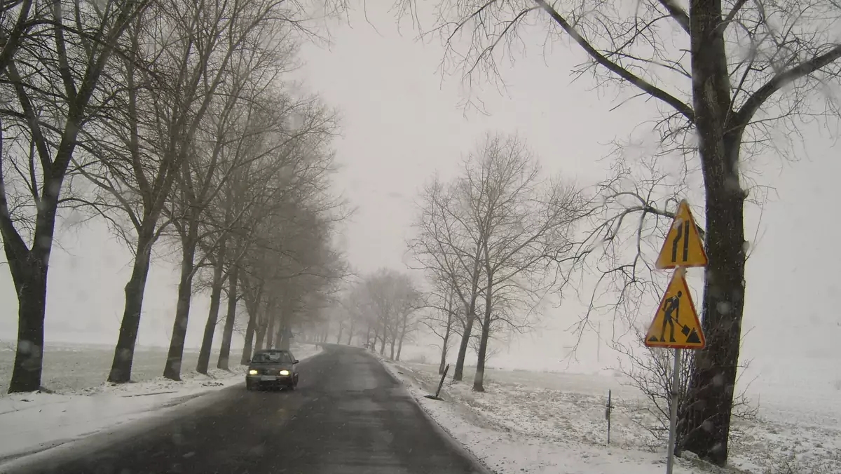 Uwaga kierowcy! Nawrót zimy na polskich drogach