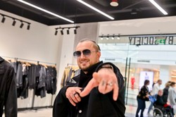 Baron się ustatkował, a wcześniej był pożeraczem serc. Lista jego dziewczyn jest długa [FOTO]