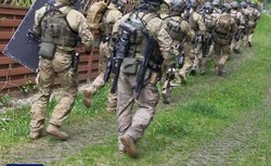 Rozbito gang narkotykowy powiązany z pseudokibicami. Nagranie z akcji CBŚP