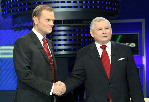 Donald Tusk i Jarosław Kaczyński podczas debaty w 2007 roku