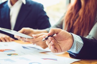 W zarządach spółek samorządowych wciąż królują etaty. I tak będzie jeszcze przez kilka lat