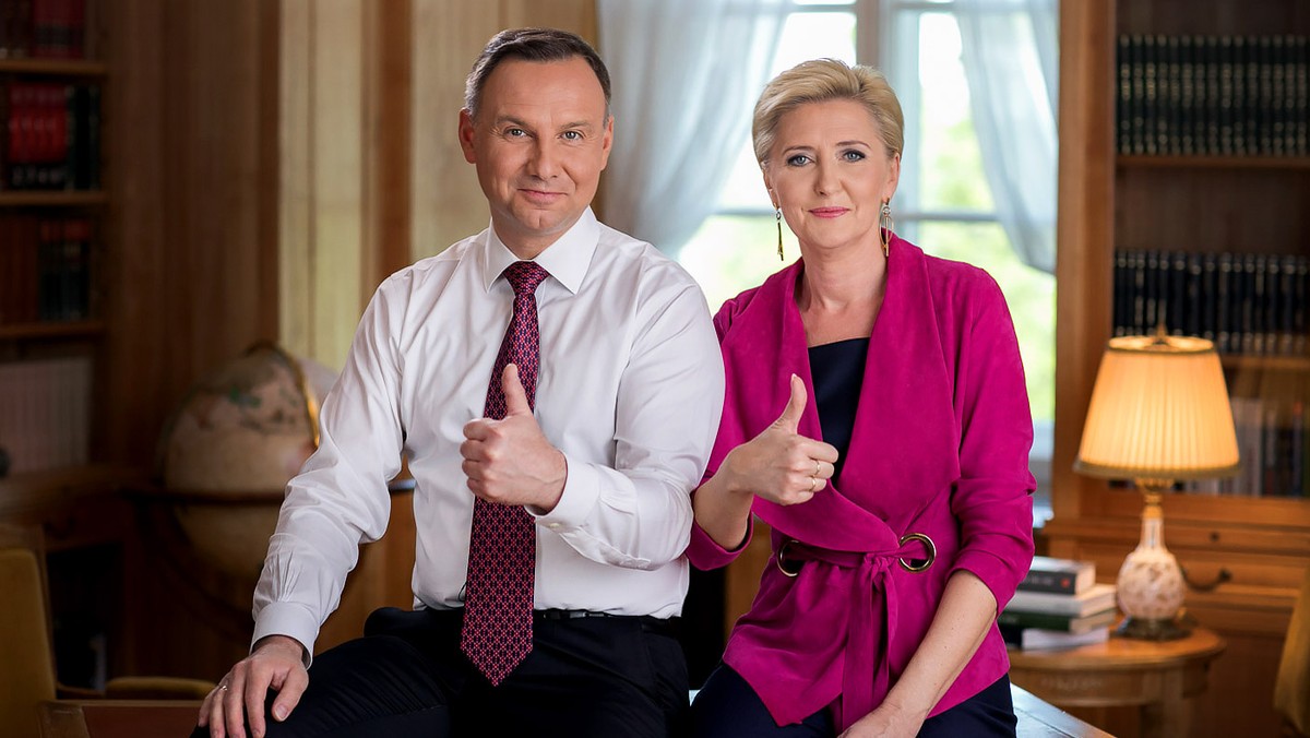 Para prezydencka w klipie zamieszczonym na stronie prezydent.pl złożyła życzenia powodzenia dla maturzystów. - Matura to podsumowanie waszej szkolnej nauki, ale również początek nowego etapu w życiu - mówił prezydent Andrzej Duda.