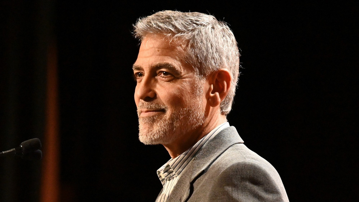 George Clooney wezwał do bojkotu dziewięciu ekskluzywnych hoteli należących do sułtana Brunei w proteście przeciwko wprowadzeniu nowego prawa, według którego za stosunek homoseksualny grozi kara śmierci przez ukamienowanie. "Czy naprawdę chcemy finansować mord niewinnych obywateli?" - pyta aktor w felietonie opublikowanym na portalu "Deadline Hollywood".