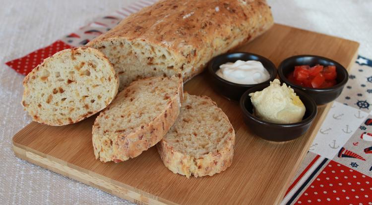 Hagymás-sonkás-sajtos kenyér recept / Fotó: Ringier