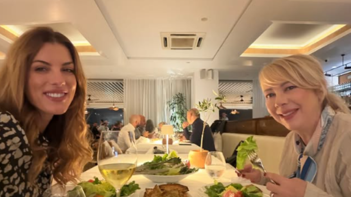 (FOTO) OVAKO DANAS IZGLEDA BIVŠA ŽENA ŽELJKA MITROVIĆA Ćerka Sandra objavila fotografiju velike zvezde 90-ih: "Na večeri sa mamom"