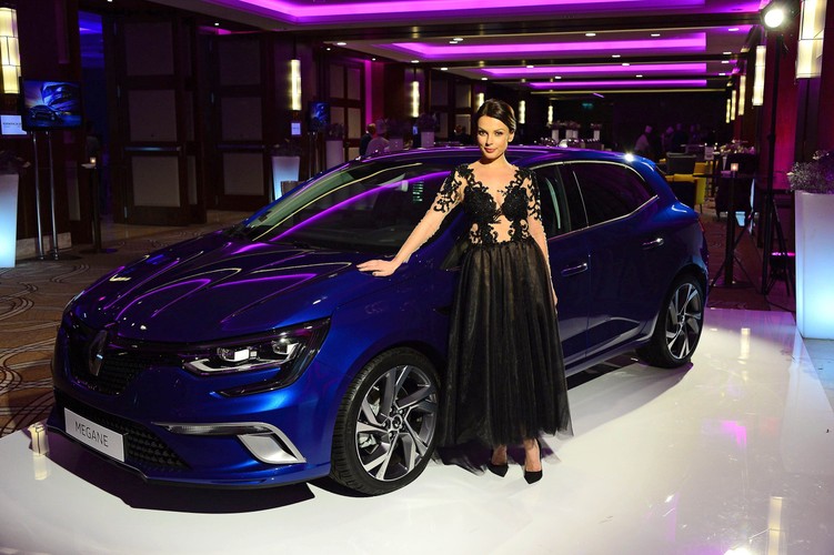 Katarzyna Glinka i renault megane