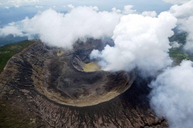 EL SALVADOR-VOLCANO-FUMES