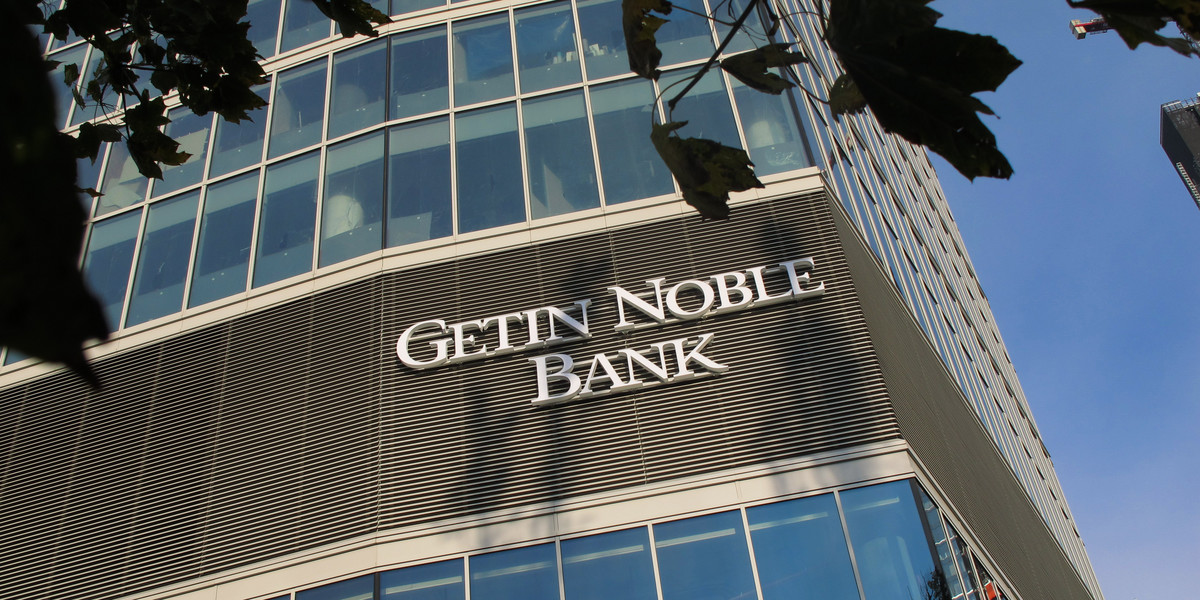 Ogłoszenie przez sąd upadłości Getin Noble Banku mocno skompilowała frankowiczom, ewentualne dochodzenie odszkodowań od banku.