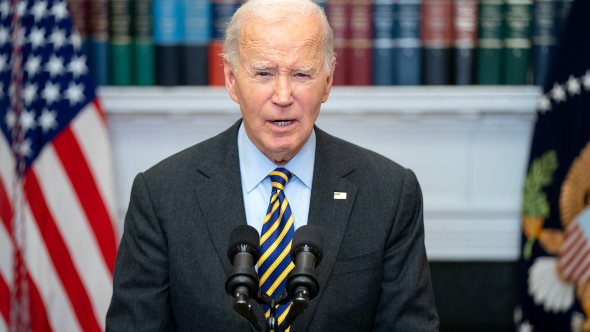 Joe Biden rozmawiał z Binjaminem Netanjahu w sprawie negocjacji dotyczących uwolnienia zakładników i zakończenia konfliktu z Hamasem [Źródło: Onet]