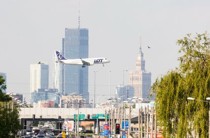 Pan młody zatrzymany na lotnisku. Służby przejęły prezenty ślubne