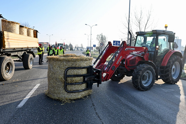 Kielce, 20.03.2024. Protest rolników na ul. Krakowskiej w Kielcach