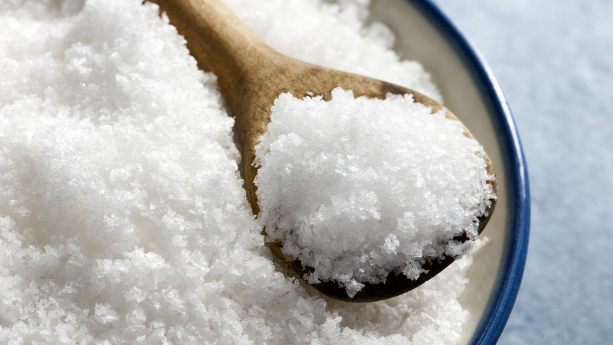 Od dawna wiadomo, że sól nie tylko poprawia smak potraw, ale jest niezbędna dla zdrowia. Okazuje się, że niedobór soli jest groźniejszy niż jej nadmiar.