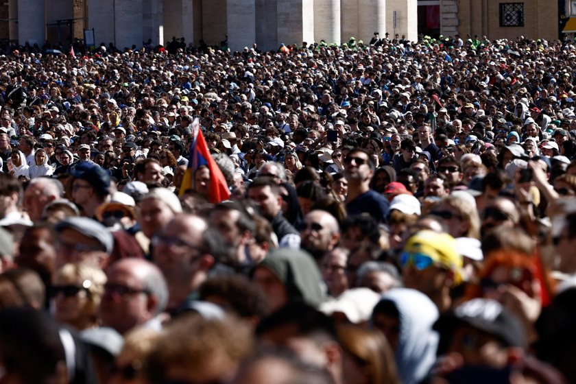 The funeral of Pope Francis. Polish flags in the Vatican, no Argentine