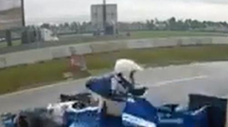 Így szaltózott a levegőben az elütött IndyCar-szerelő - videó!