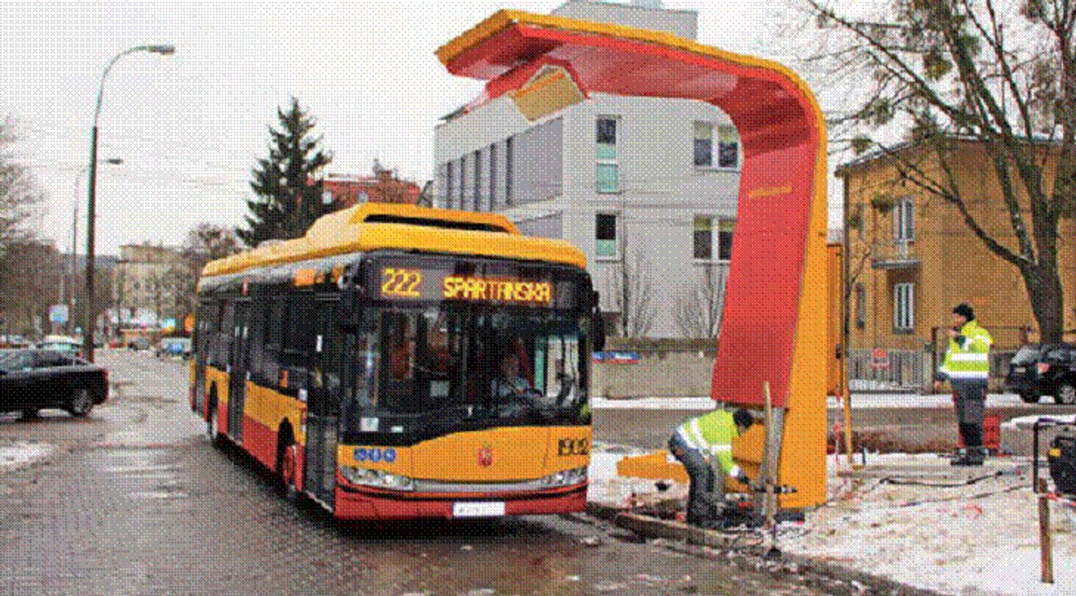 Solaris Urbino 12 ładowany z pantografu w barwach MZA Warszawa