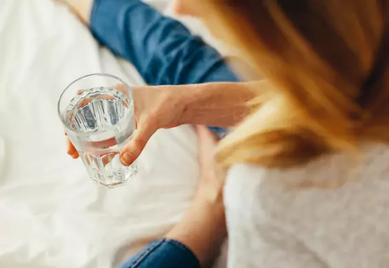 Ten prosty test pokaże, czy pijesz wystarczającą ilość wody. Zajmie ci sekundę
