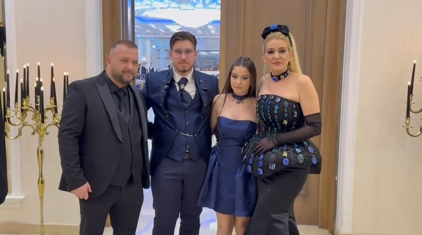 Borko Radivojević sa sinom, ćerkom i ženom